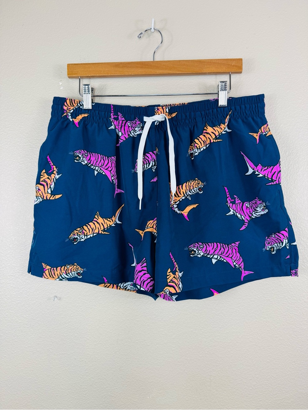 Chubbies The King Of The Seas 3” Swim Trunks Tiger Shark Print